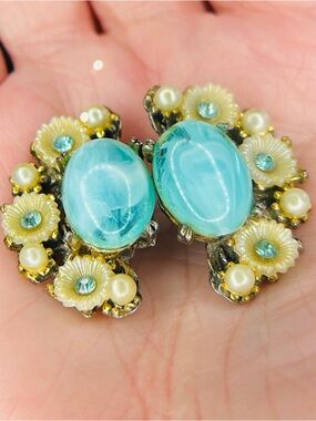 Vintage-Inspired Turquoise Blue Floral Clip Earrings 1950-60’s